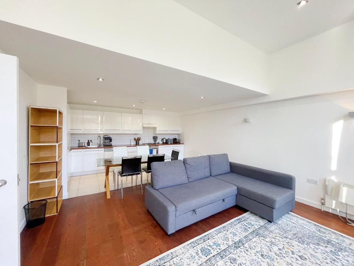 Portobello Dock Canalside Apartment 런던 외부 사진