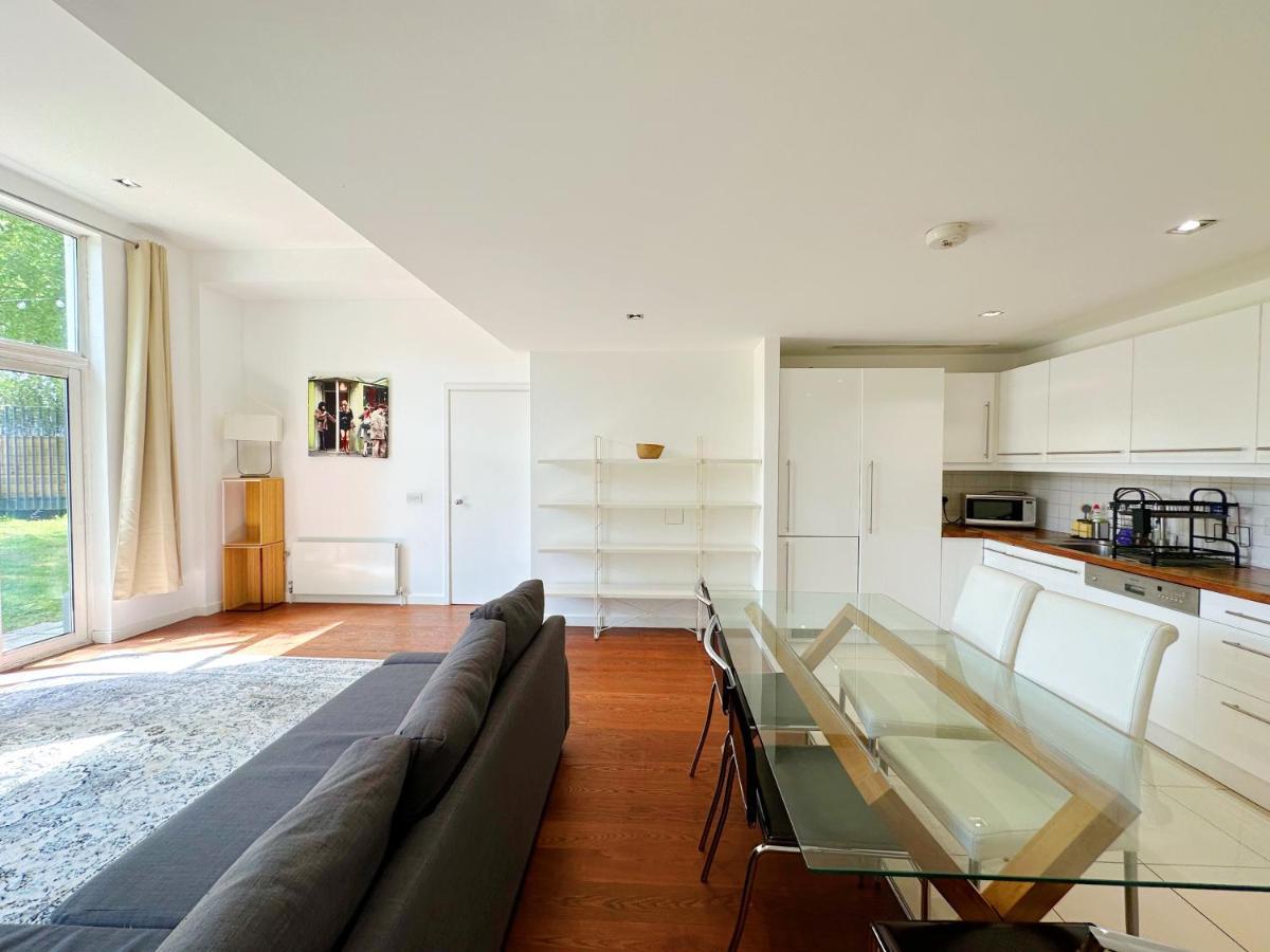 Portobello Dock Canalside Apartment 런던 외부 사진