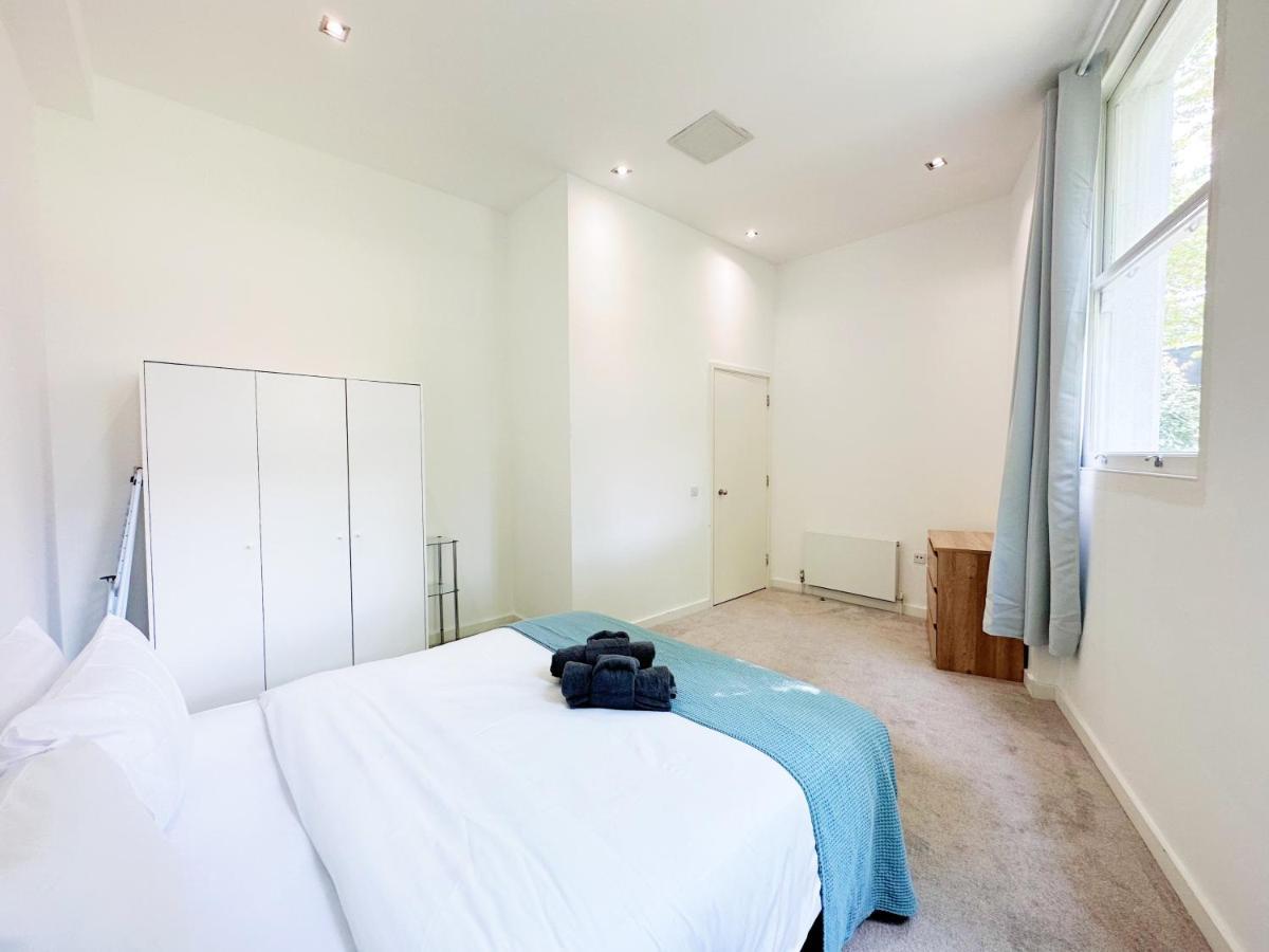Portobello Dock Canalside Apartment 런던 외부 사진